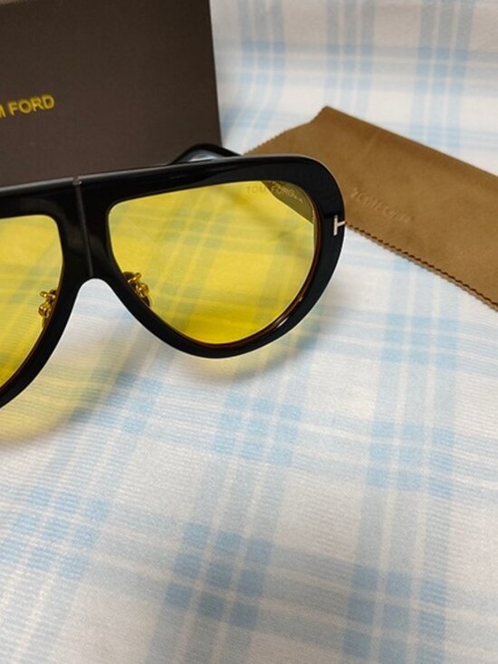 Tom Ford Black Frame Sunglasses with Yellow Lenses?️ main image 4